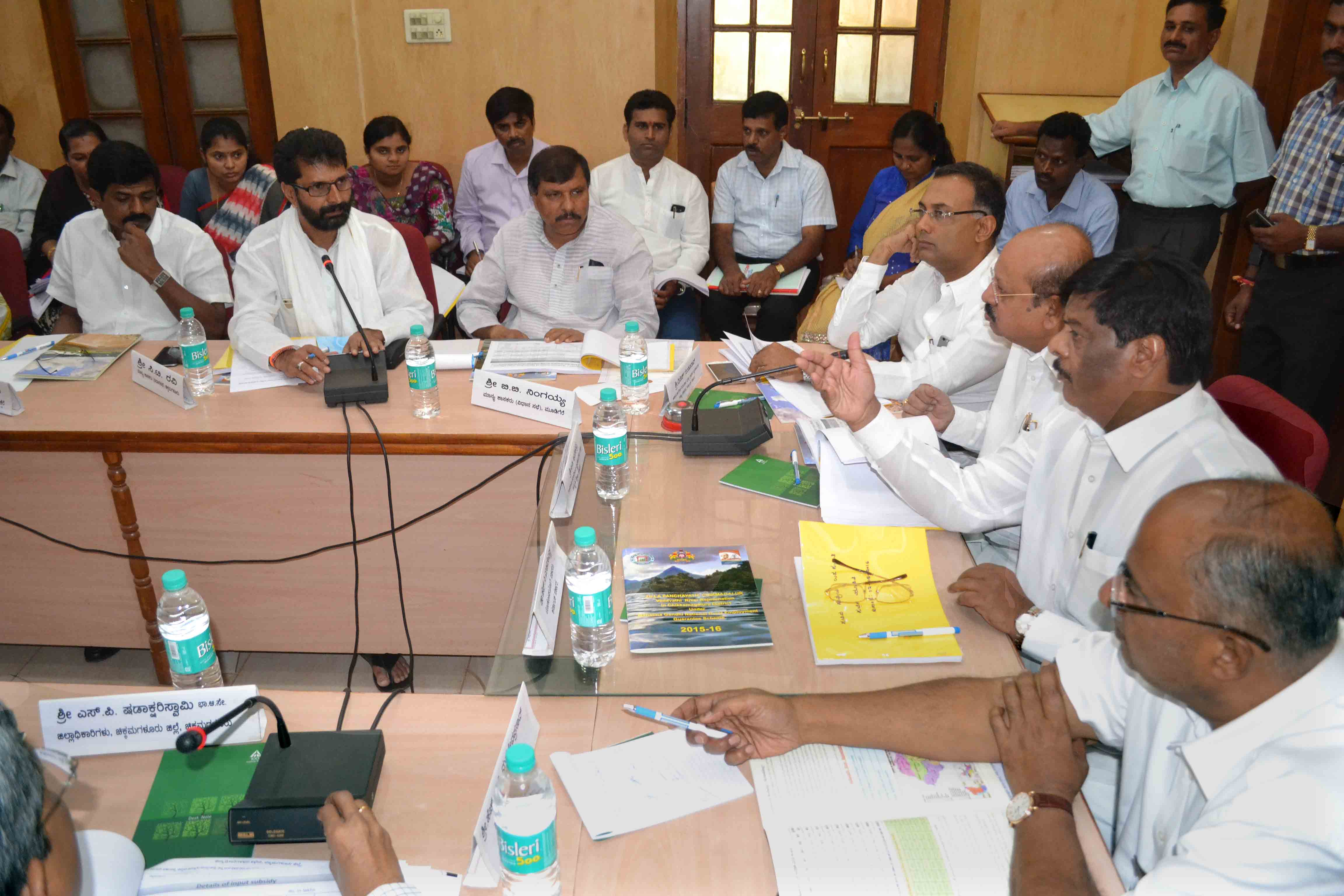 ಜನ, ಜಾನುವಾರುಗಳಿಗೆ ಕುಡಿಯುವ ನೀರು ಪೂರೈಸಿ: ಸಚಿವ ಜಯಚಂದ್ರ